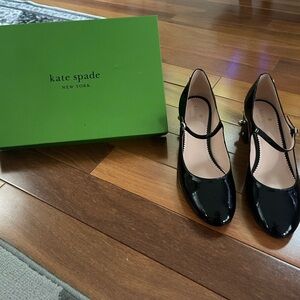 Kate spade Miranda patent leather pumps with pearl detail on heels size 9